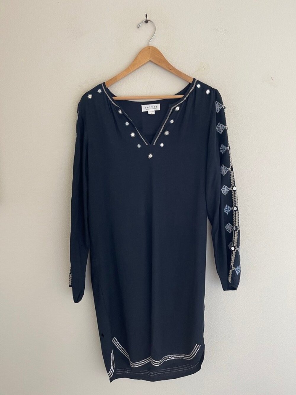 VELVET by Graham & Spencer Navy mbroidered & Sequined Dress: Medium; NWOT!!